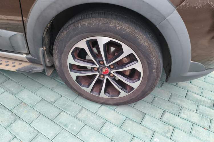 Used FORTHING Joyear X5 2015 1.6L Manual Luxury Model Right Front Wheel Hub
