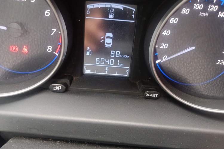 Used FORTHING Joyear X5 2015 1.6L Manual Luxury Model Odometer Close Up