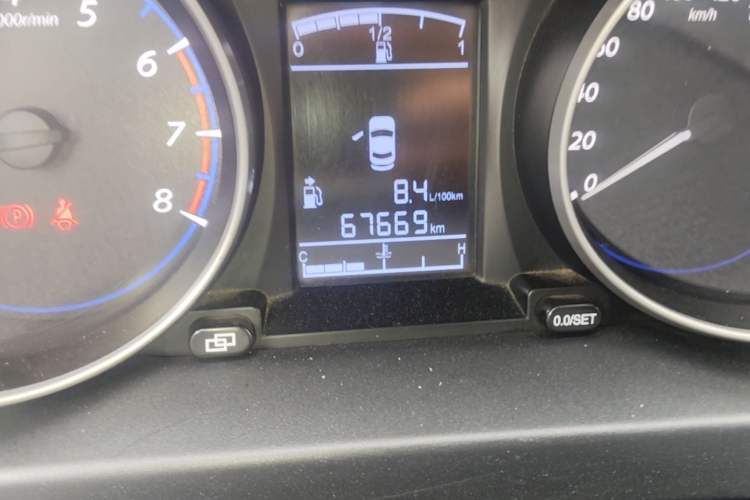 Used FORTHING Joyear X5 2015 1.6L Manual Luxury Model Odometer Close Up