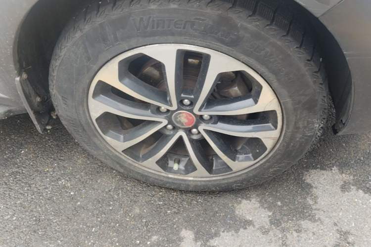 Used FORTHING Joyear X5 2015 1.6L Manual Luxury Model Right Front Wheel Hub