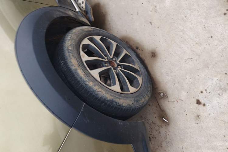Used FORTHING Joyear X5 2015 1.6L Manual Luxury Model Left Front Wheel Hub