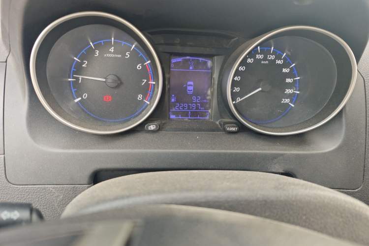 Used FORTHING Joyear X5 2015 1.6L Manual Luxury Model Odometer Close Up