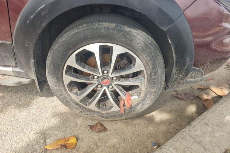 Used FORTHING Joyear X5 2015 1.6L Manual Luxury Model Right Front Wheel Hub