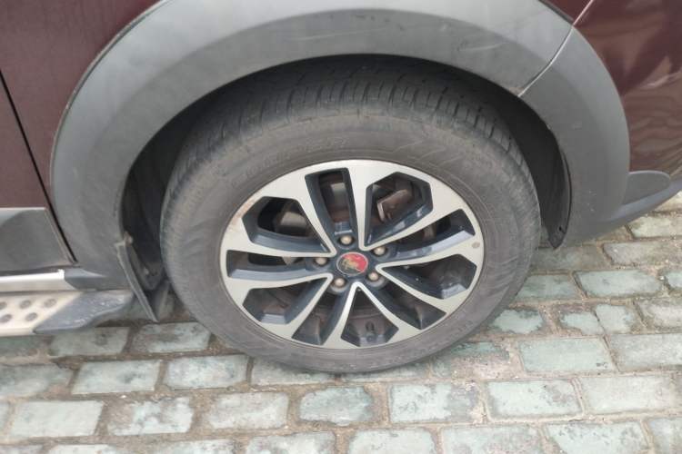 Used FORTHING Joyear X5 2015 1.6L Manual Luxury Model Right Front Wheel Hub