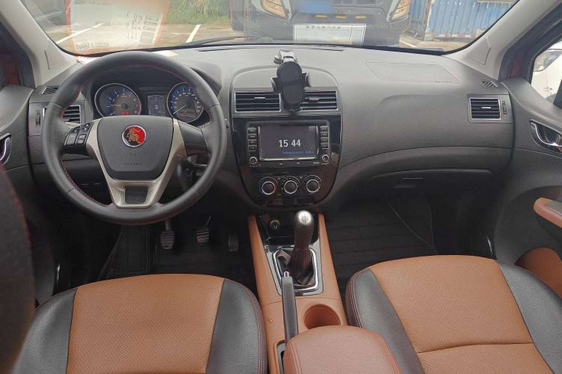 Used FORTHING Joyear X5 2015 1.6L Manual Luxury Model Interior 3