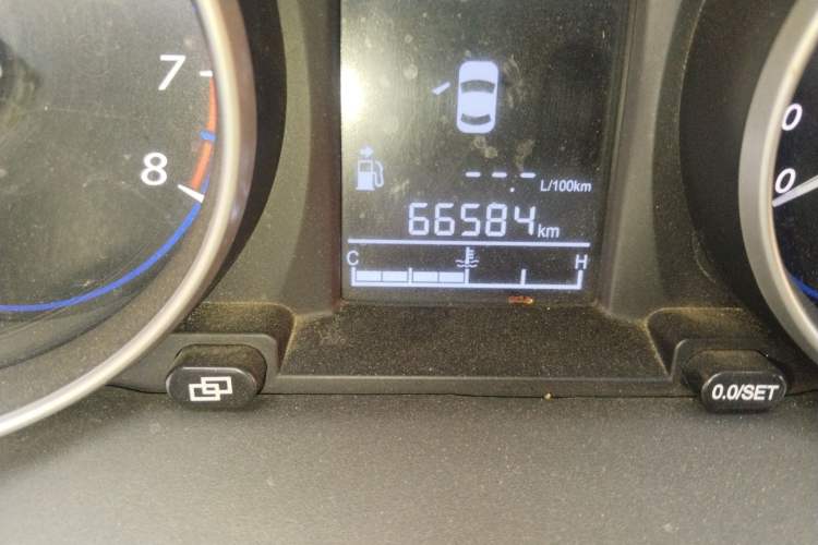 Used FORTHING Joyear X5 2015 1.6L Manual Luxury Model Odometer Close Up