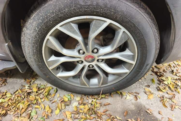 Used FORTHING Joyear X5 2015 1.6L Manual Luxury Model Right Front Wheel Hub