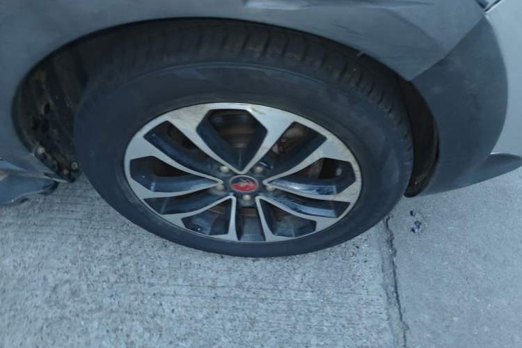 Used FORTHING Joyear X5 2015 1.6L Manual Luxury Model Right Front Wheel Hub