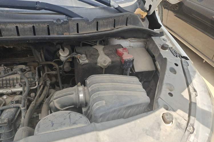 Used FORTHING Joyear X5 2015 1.6L Manual Luxury Model Engine Bay Left
