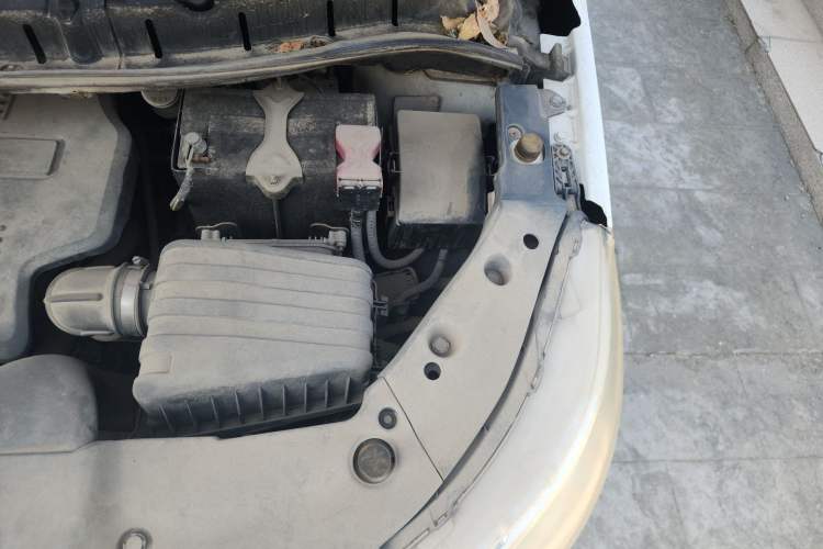 Used FORTHING Joyear X5 2015 1.6L Manual Luxury Model Engine Bay Left