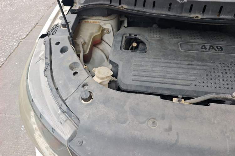 Used FORTHING Joyear X5 2015 1.6L Manual Luxury Model Engine Bay Right