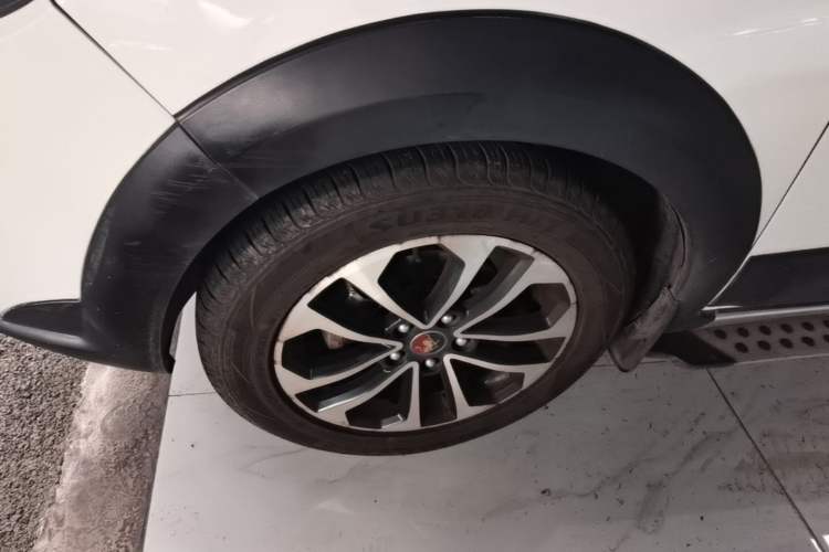 Used FORTHING Joyear X5 2015 1.6L Manual Luxury Model Left Front Wheel Hub