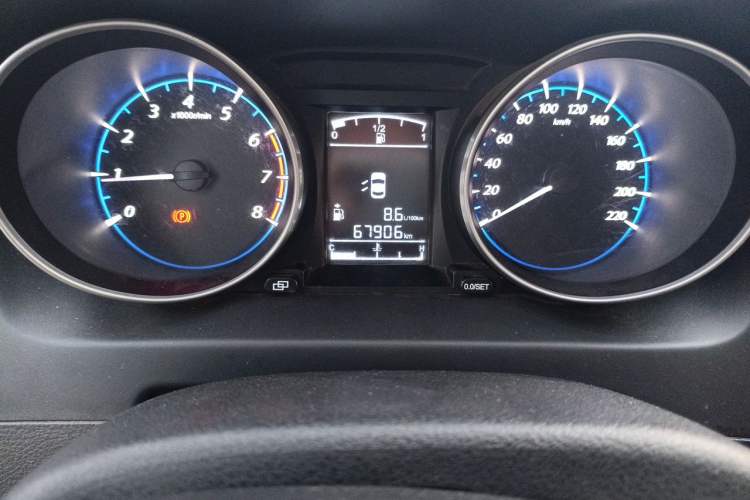 Used FORTHING Joyear X5 2015 1.6L Manual Luxury Model Odometer Close Up