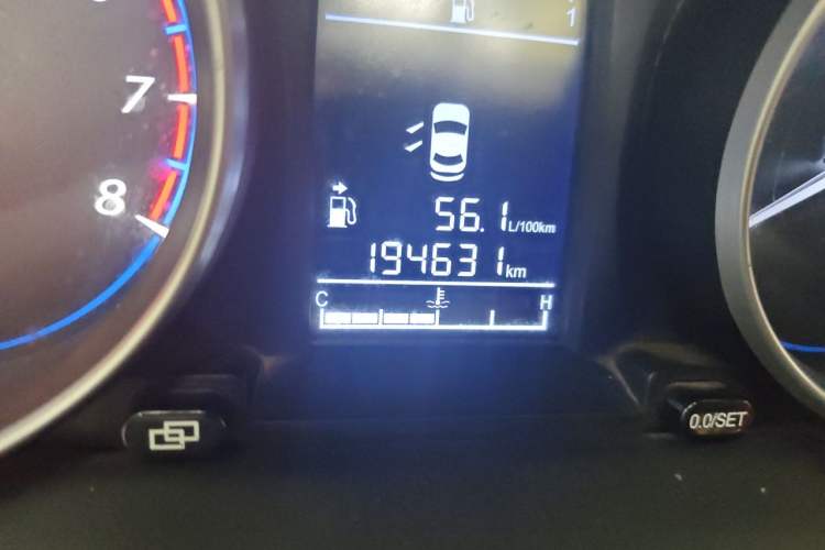 Used FORTHING Joyear X5 2015 1.8T Manual Luxury Model Odometer Close Up