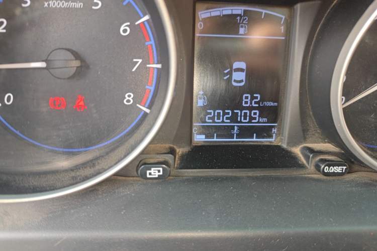 Used FORTHING Joyear X5 2015 1.6L Manual Luxury Model Odometer Close Up