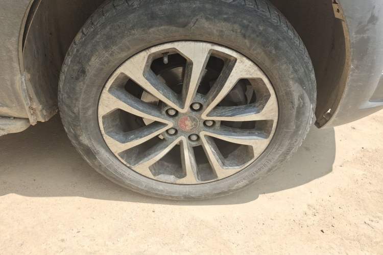 Used FORTHING Joyear X5 2015 1.6L Manual Luxury Model Right Front Wheel Hub