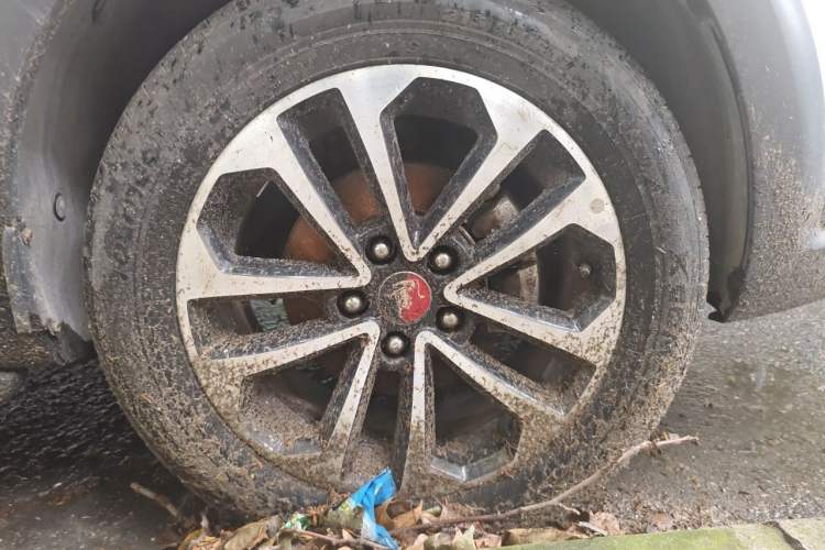 Used FORTHING Joyear X5 2015 1.8T Manual Luxury Model Right Front Wheel Hub