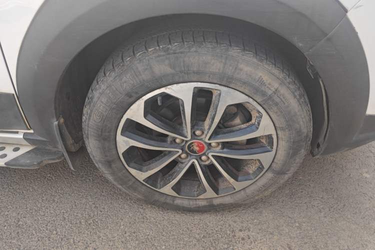 Used FORTHING Joyear X5 2015 1.6L Manual Luxury Model Right Front Wheel Hub