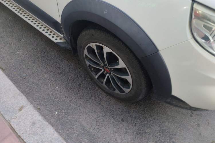Used FORTHING Joyear X5 2015 1.6L Manual Luxury Model Right Front Wheel Hub