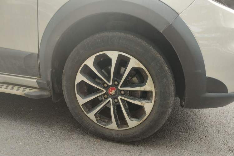 Used FORTHING Joyear X5 2015 1.6L Manual Luxury Model Right Front Wheel Hub