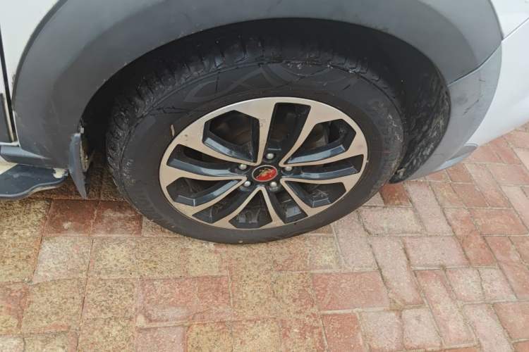 Used FORTHING Joyear X5 2015 1.6L Manual Luxury Model Right Front Wheel Hub