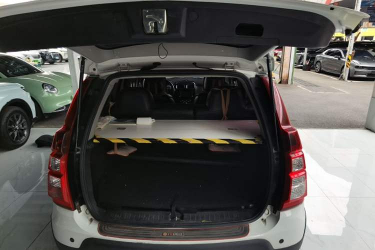 Used FORTHING Joyear X5 2015 1.6L Manual Luxury Model Trunk