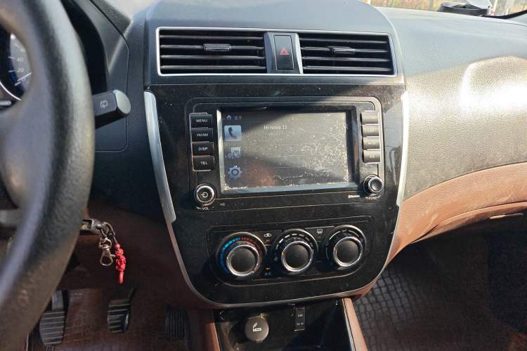 Used FORTHING Joyear X5 2016 1.6L Manual Luxury Edition Audio And AC Panel