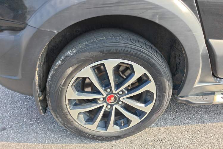 Used FORTHING Joyear X5 2016 1.6L Manual Luxury Edition Exterior 4