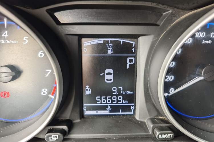 Used FORTHING Joyear X5 2016 1.6L CVT Luxury Model Interior 11