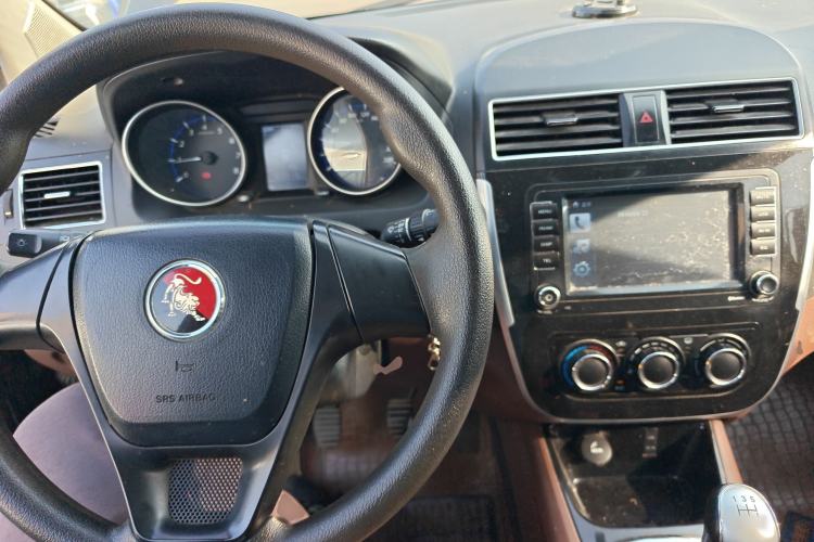 Used FORTHING Joyear X5 2016 1.6L Manual Luxury Edition Interior 2