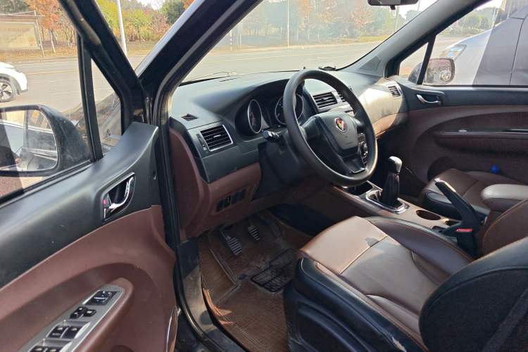 Used FORTHING Joyear X5 2016 1.6L Manual Luxury Edition Interior 3