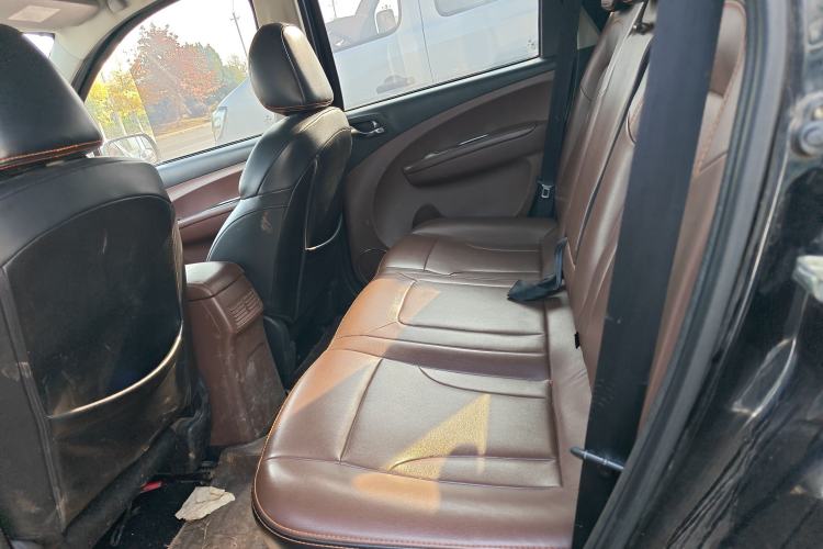 Used FORTHING Joyear X5 2016 1.6L Manual Luxury Edition Interior 4