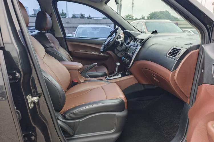 Used FORTHING Joyear X5 2016 1.6L CVT Luxury Model Interior 7