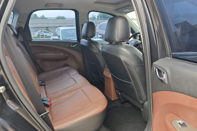 Used FORTHING Joyear X5 2016 1.6L CVT Luxury Model Interior 9