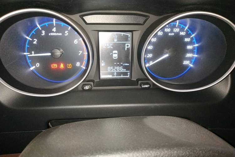 Used FORTHING Joyear X5 2016 1.6L CVT Deluxe Model Odometer Close Up