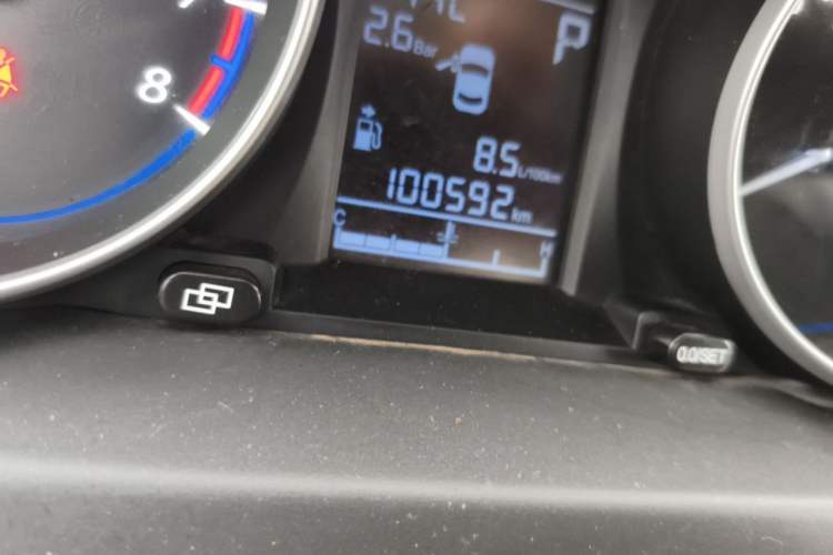 Used FORTHING Joyear X5 2016 1.6L CVT Deluxe Model Odometer Close Up