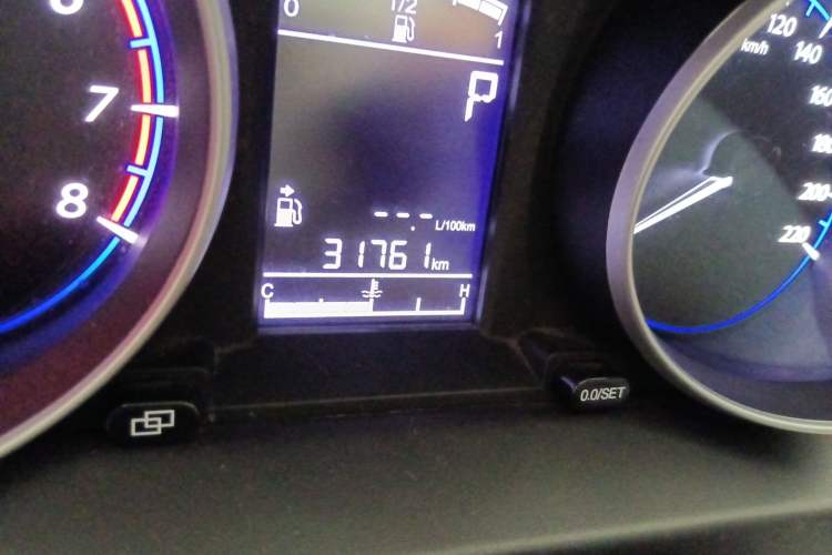 Used FORTHING Joyear X5 2016 1.6L CVT Luxury Model Odometer Close Up
