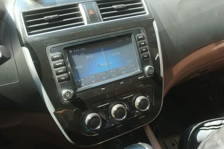 Used FORTHING Joyear X5 2016 1.6L CVT Deluxe Model Audio And AC Panel