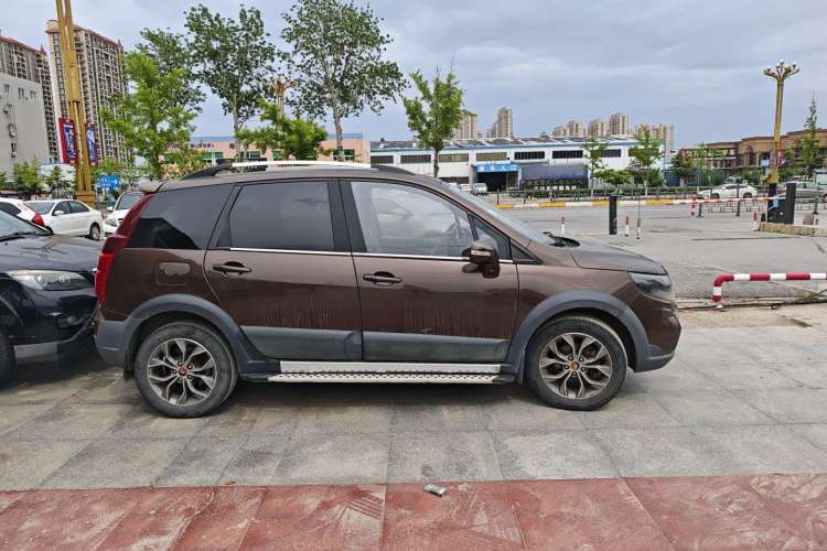Used FORTHING Joyear X5 2016 1.6L Manual Luxury Model Exterior 2
