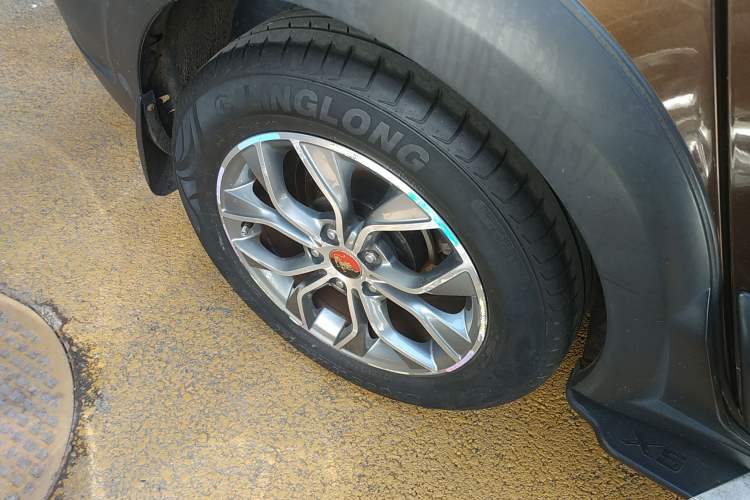 Used FORTHING Joyear X5 2016 1.6L CVT Deluxe Model Exterior 5