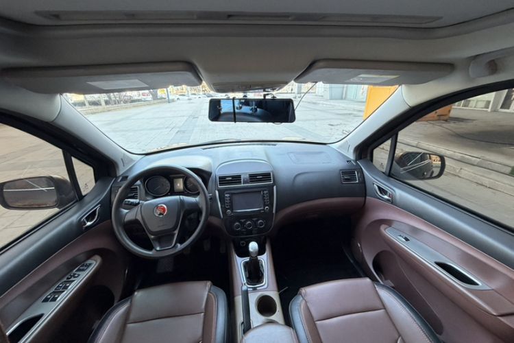 Used FORTHING Joyear X5 2016 1.6L Manual Luxury Edition Interior 2