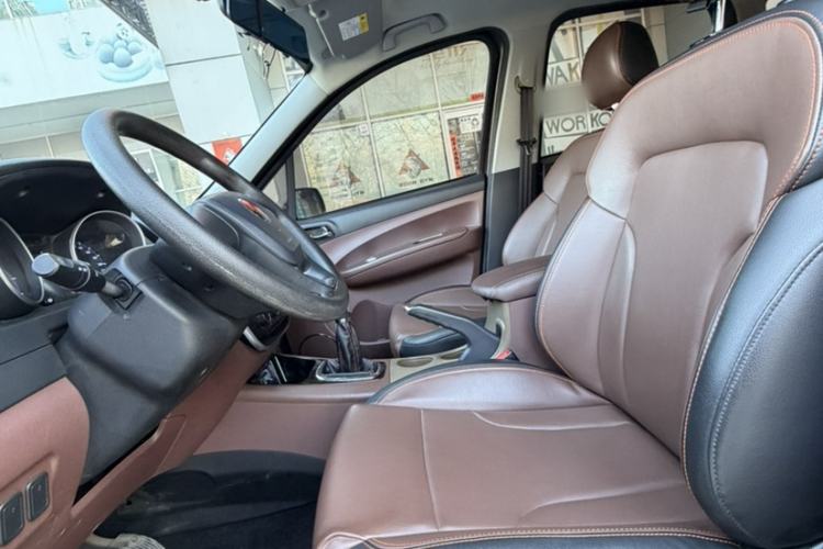 Used FORTHING Joyear X5 2016 1.6L Manual Luxury Edition Interior 4