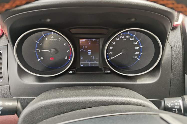Used FORTHING Joyear X5 2016 1.6L Manual Luxury Model Odometer Close Up