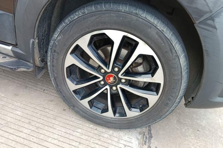 Used FORTHING Joyear X5 2016 1.6L Manual Luxury Edition Right Front Wheel Hub