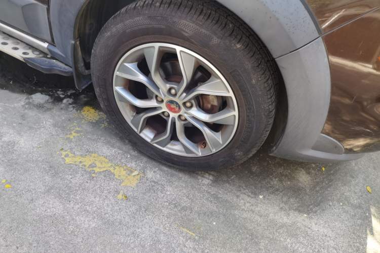 Used FORTHING Joyear X5 2016 1.6L Manual Luxury Edition Right Front Wheel Hub