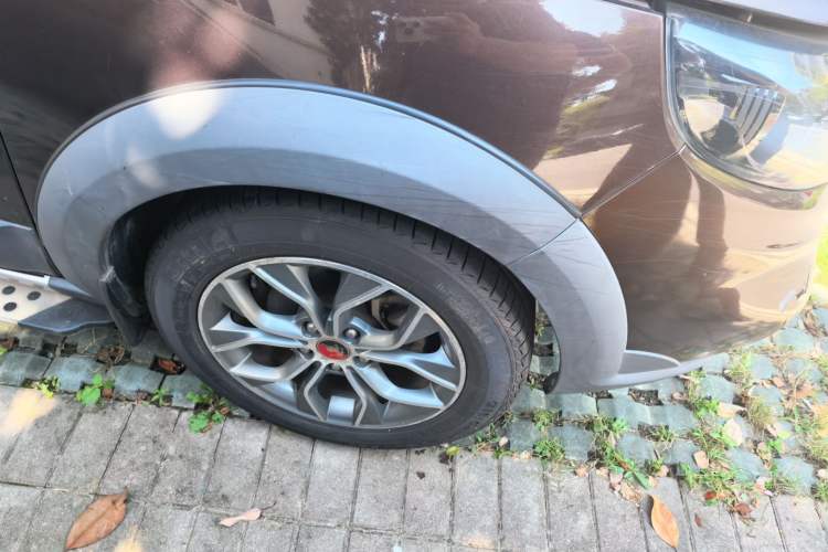 Used FORTHING Joyear X5 2016 1.6L Manual Luxury Model Right Front Wheel Hub