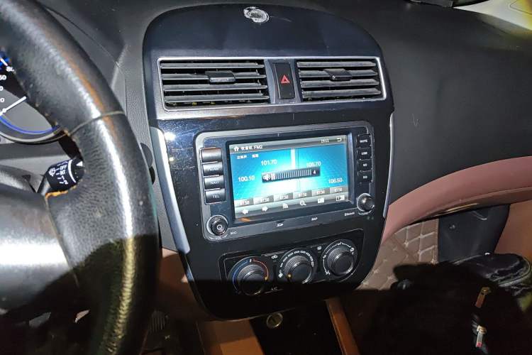 Used FORTHING Joyear X5 2016 1.6L Manual Luxury Model Audio And AC Panel