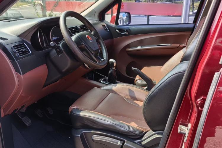 Used FORTHING Joyear X5 2016 1.6L Manual Luxury Edition Interior 2