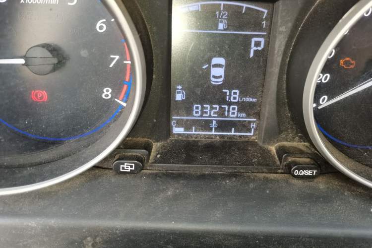Used FORTHING Joyear X5 2016 1.6L CVT Luxury Model Odometer Close Up
