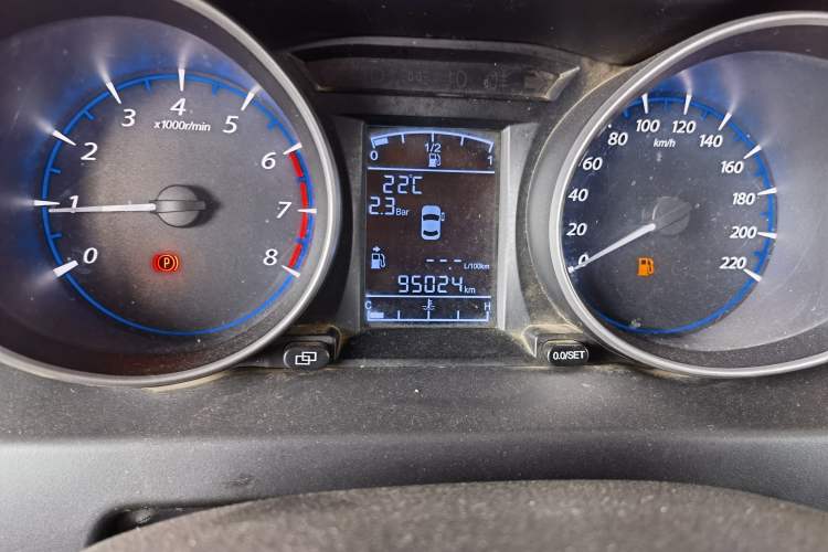 Used FORTHING Joyear X5 2016 1.6L Manual Luxury Model Odometer Close Up